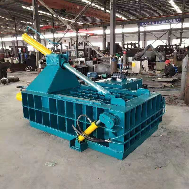 Scrap briquetting machine